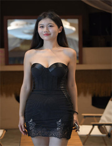 《美女与野兽 动画片 2012》