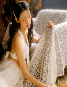 《坐到师父的紫根上写作业视频》